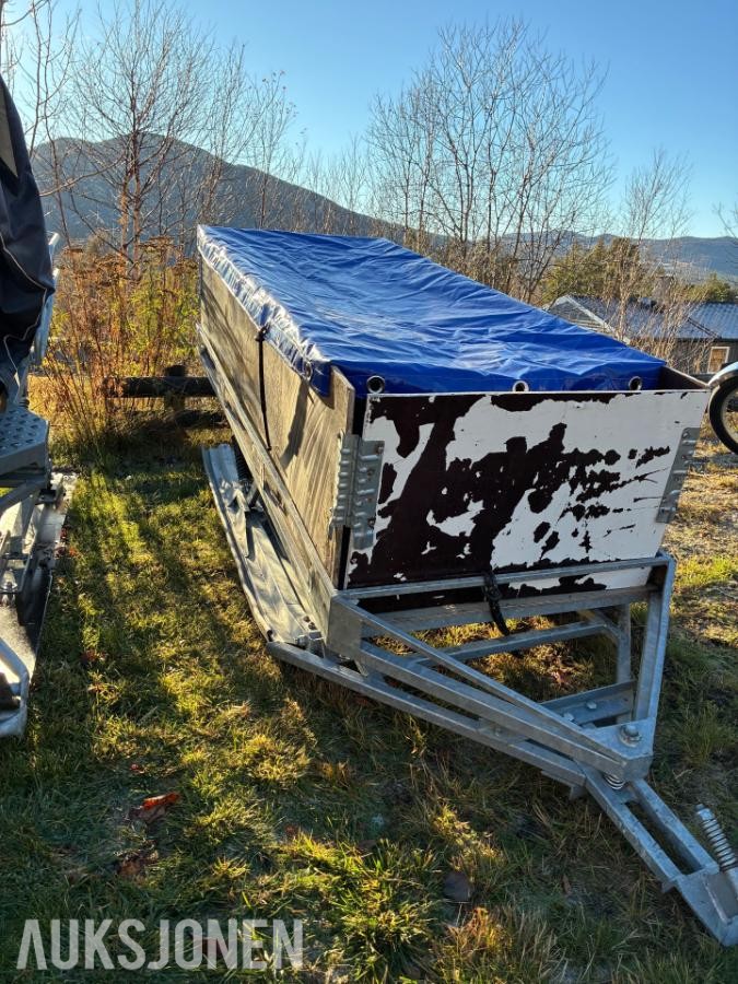 2005 Yamaha Viking snøscooter med pulk og slede