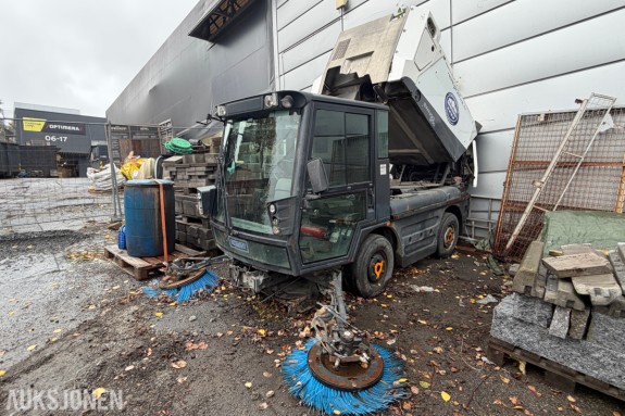 2012 Schmidt Swingo 200+ kompakt feiemaskin - to sidebørster - selges som rep- og delemaskin
