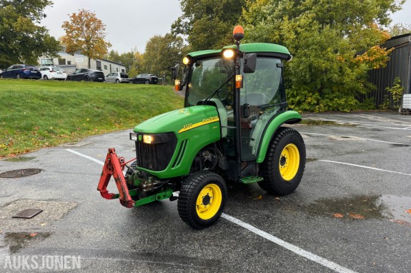 2011 John Deere 3720 kompakt traktor med hytte, frontløft og 1814 timer