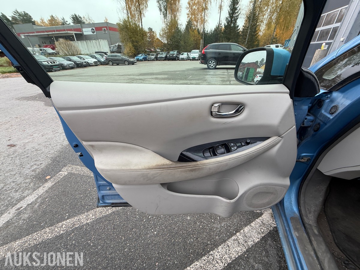 2012 Nissan LEAF / Ryggekamera