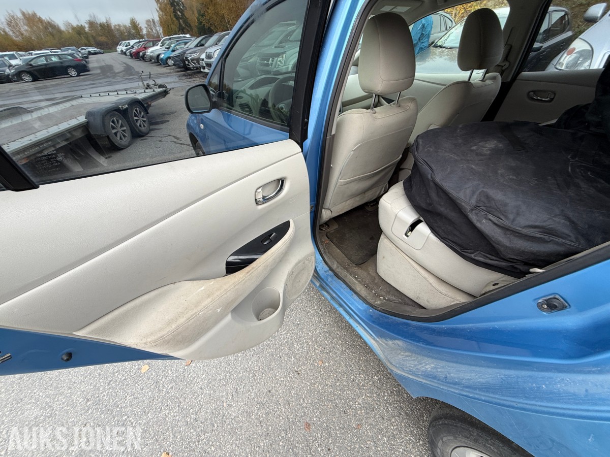 2012 Nissan LEAF / Ryggekamera