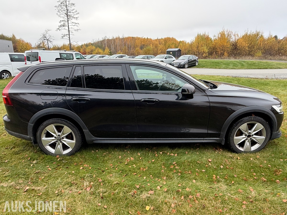 2020 Volvo V60 Cross Country D4 190hk AWD / Automat / El.bakluke / R.kamera