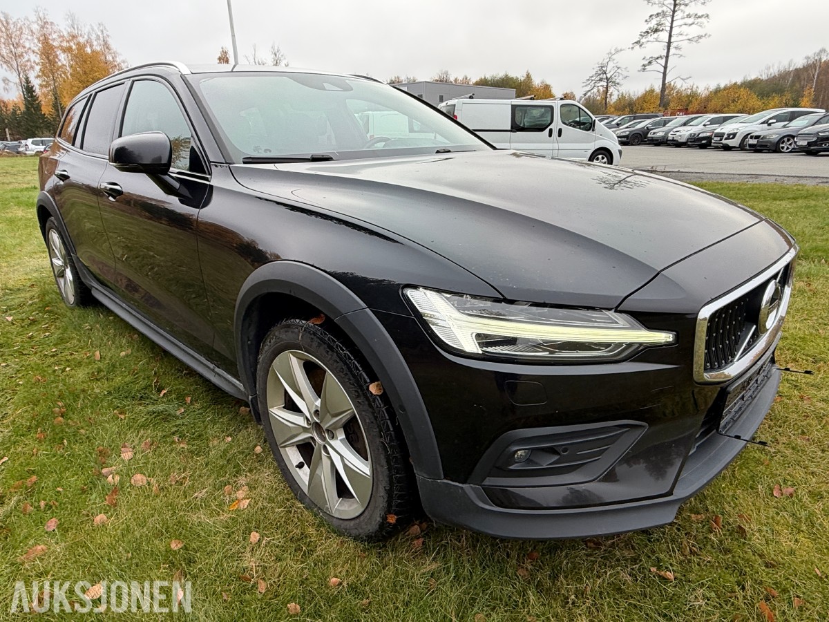 2020 Volvo V60 Cross Country D4 190hk AWD / Automat / El.bakluke / R.kamera