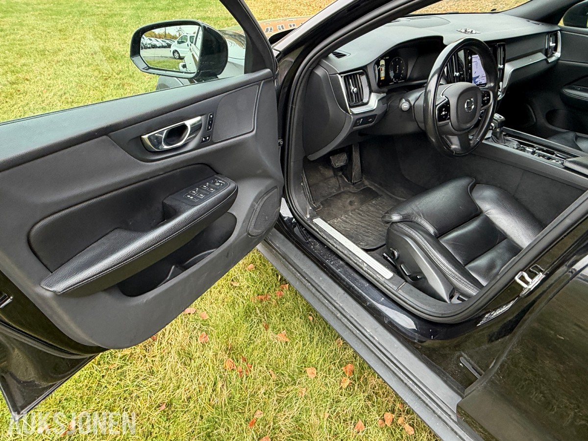 2020 Volvo V60 Cross Country D4 190hk AWD / Automat / El.bakluke / R.kamera