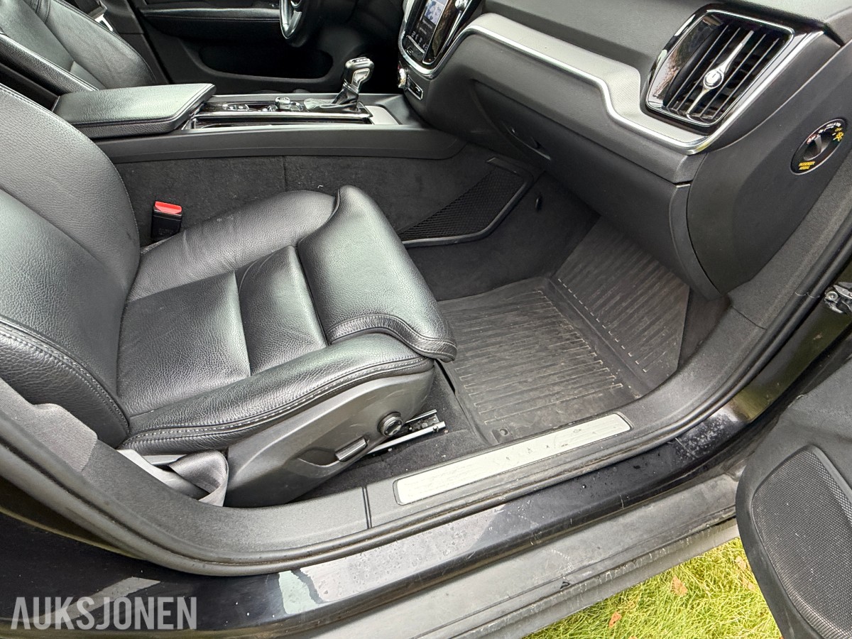 2020 Volvo V60 Cross Country D4 190hk AWD / Automat / El.bakluke / R.kamera