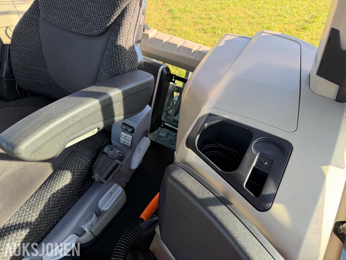 2020 Massey Ferguson 8735