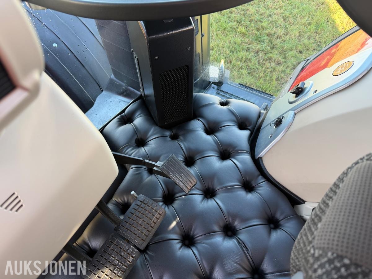 2020 Massey Ferguson 8735
