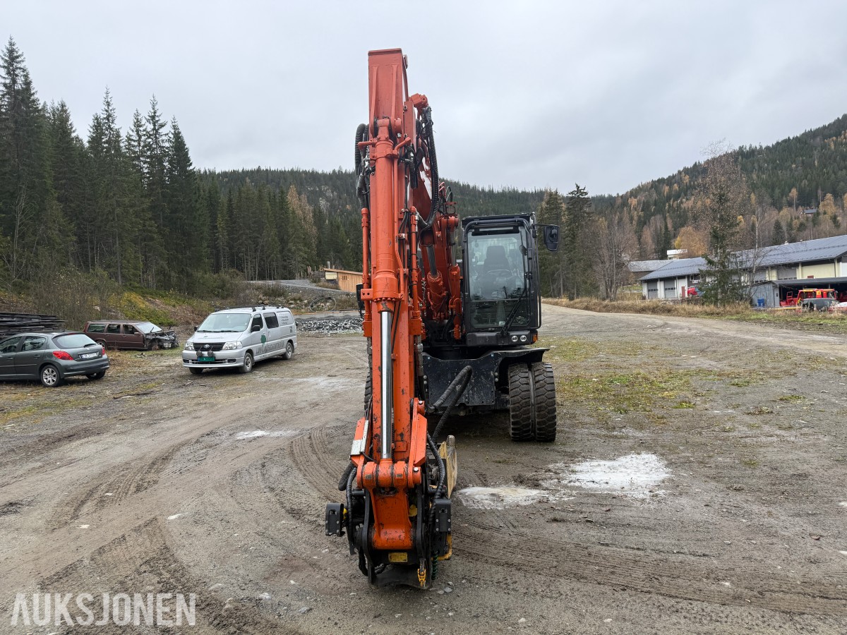 2023 Hitachi 135W Hjulmaskin m/skjær-tiltrotator og Tilhenger