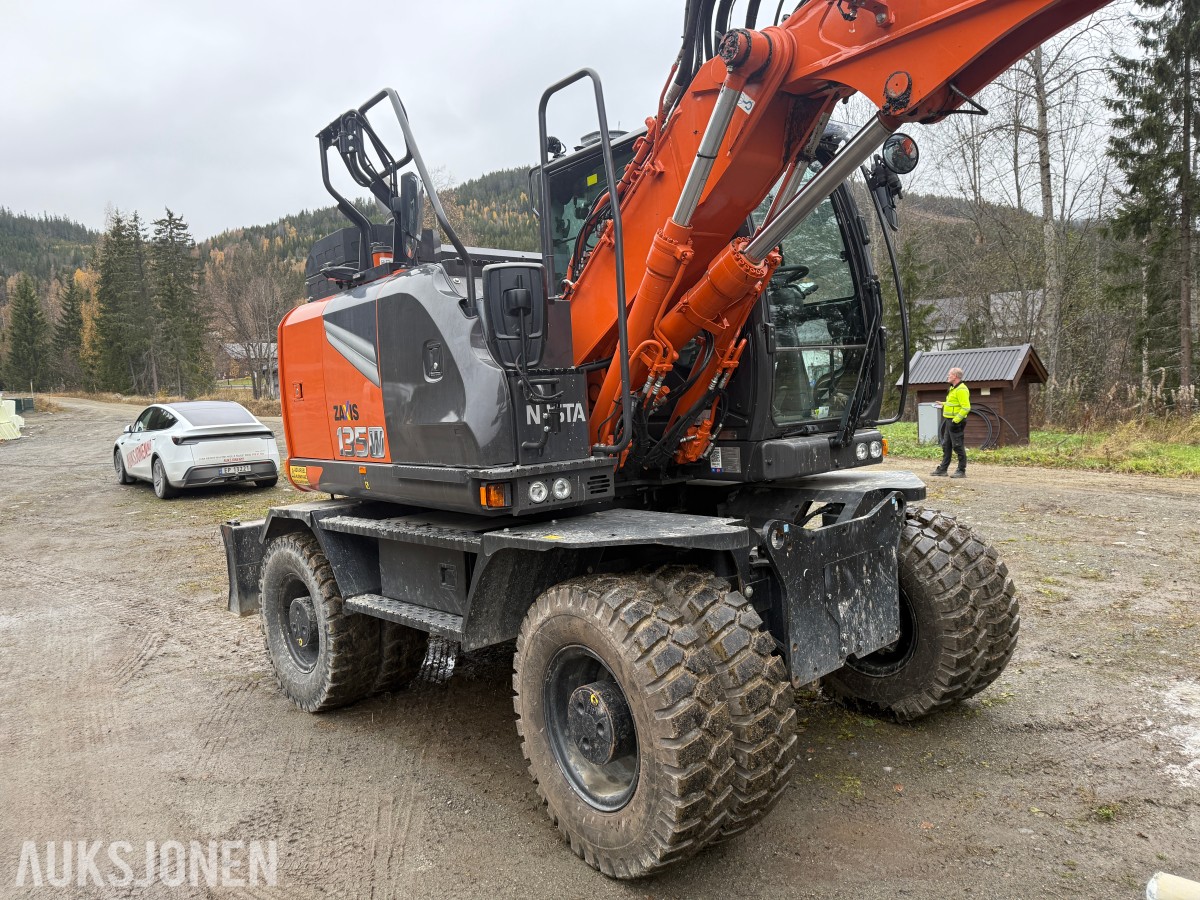 2023 Hitachi 135W Hjulmaskin m/skjær-tiltrotator og Tilhenger