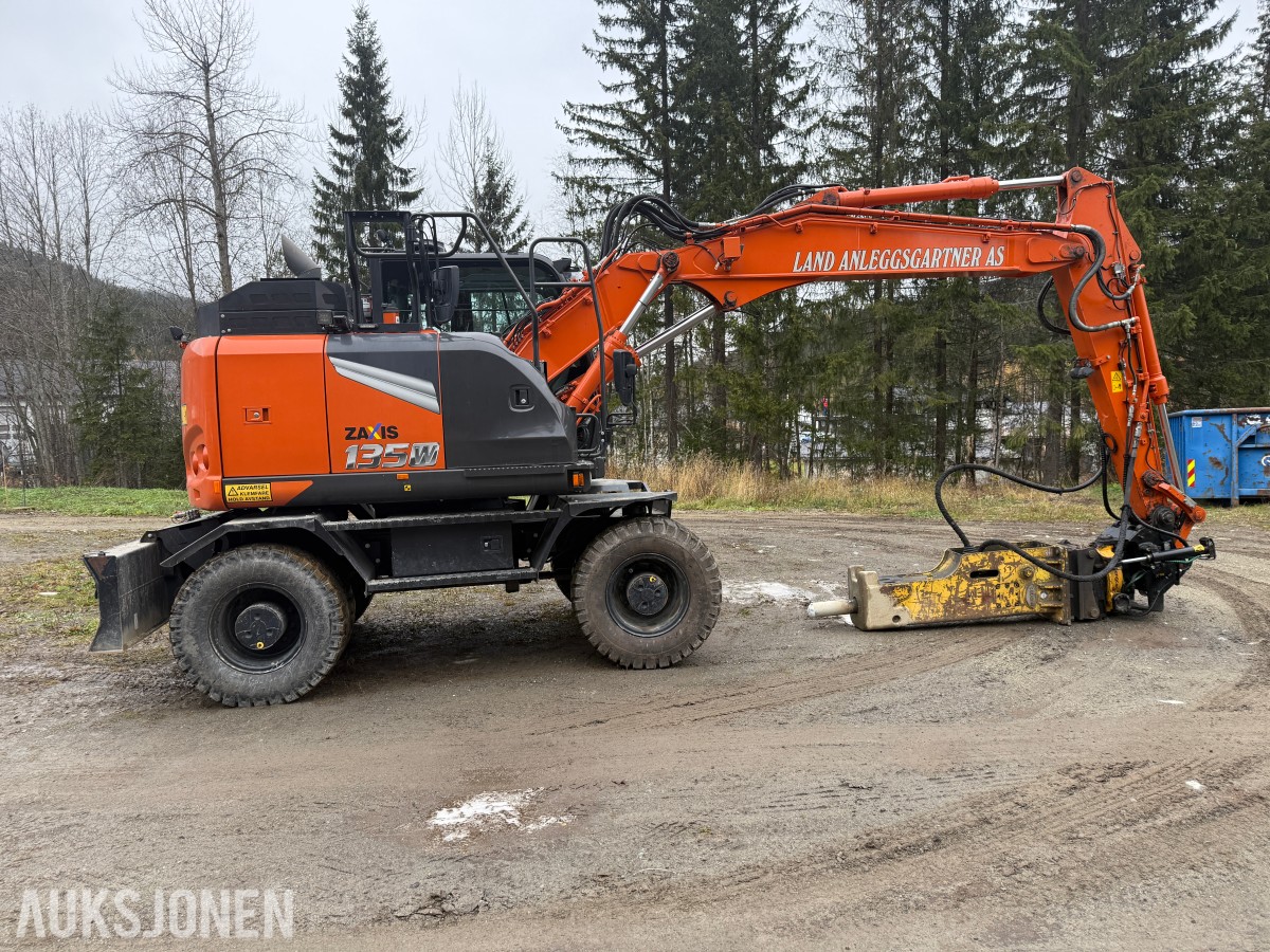 2023 Hitachi 135W Hjulmaskin m/skjær-tiltrotator og Tilhenger