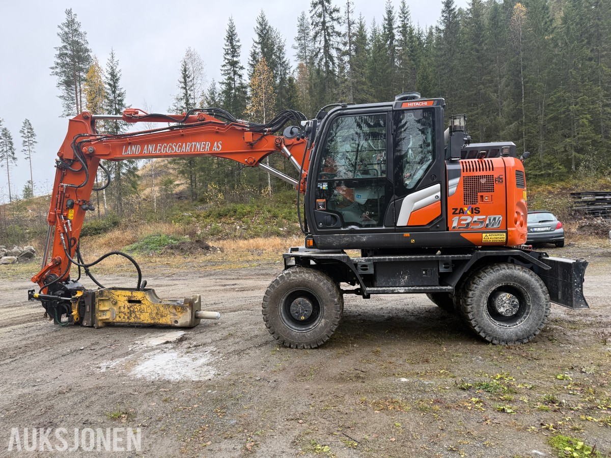 2023 Hitachi 135W Hjulmaskin m/skjær-tiltrotator og Tilhenger