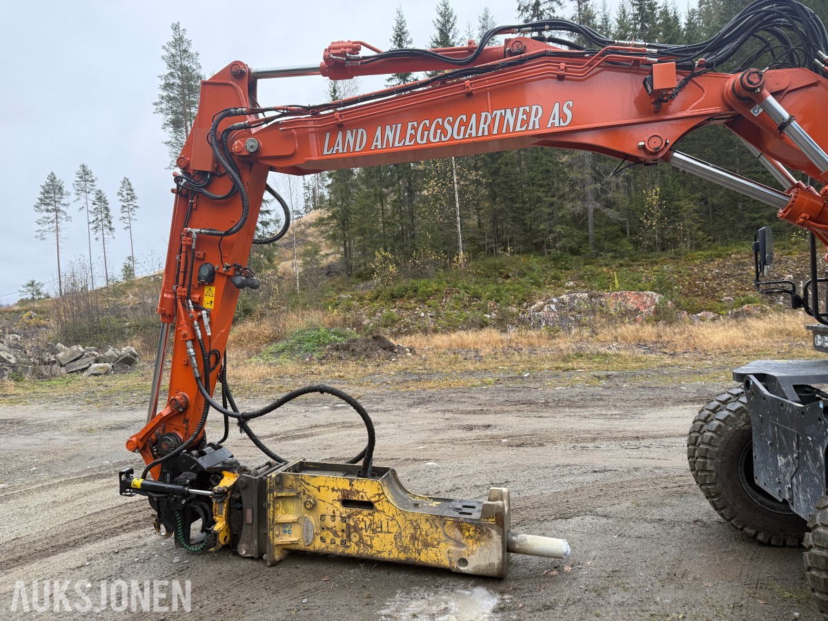 2023 Hitachi 135W Hjulmaskin m/skjær-tiltrotator og Tilhenger