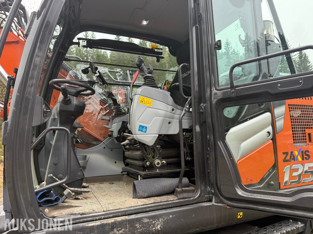2023 Hitachi 135W Hjulmaskin m/skjær-tiltrotator og Tilhenger