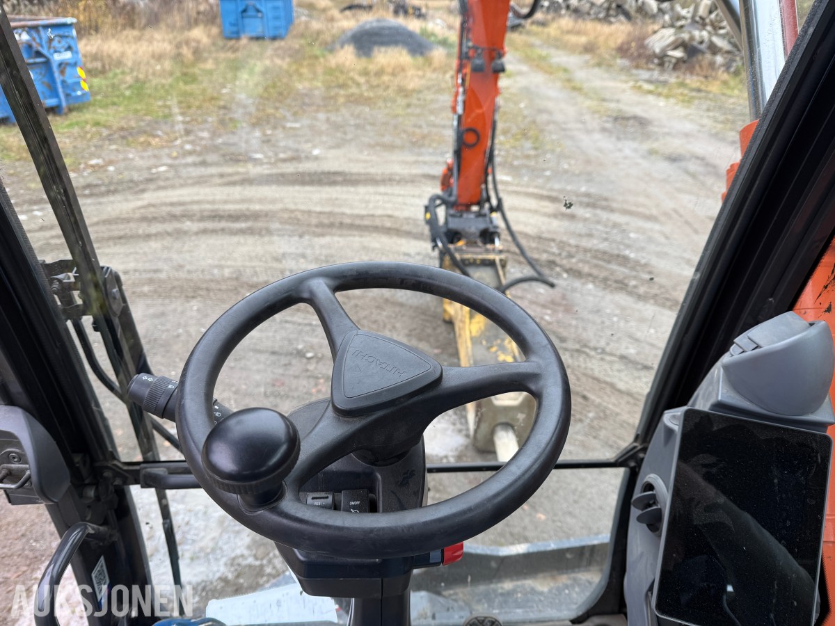 2023 Hitachi 135W Hjulmaskin m/skjær-tiltrotator og Tilhenger