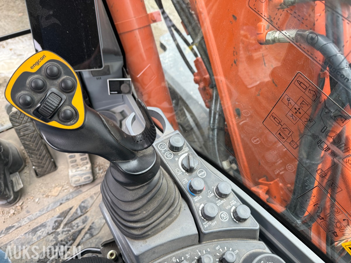 2023 Hitachi 135W Hjulmaskin m/skjær-tiltrotator og Tilhenger