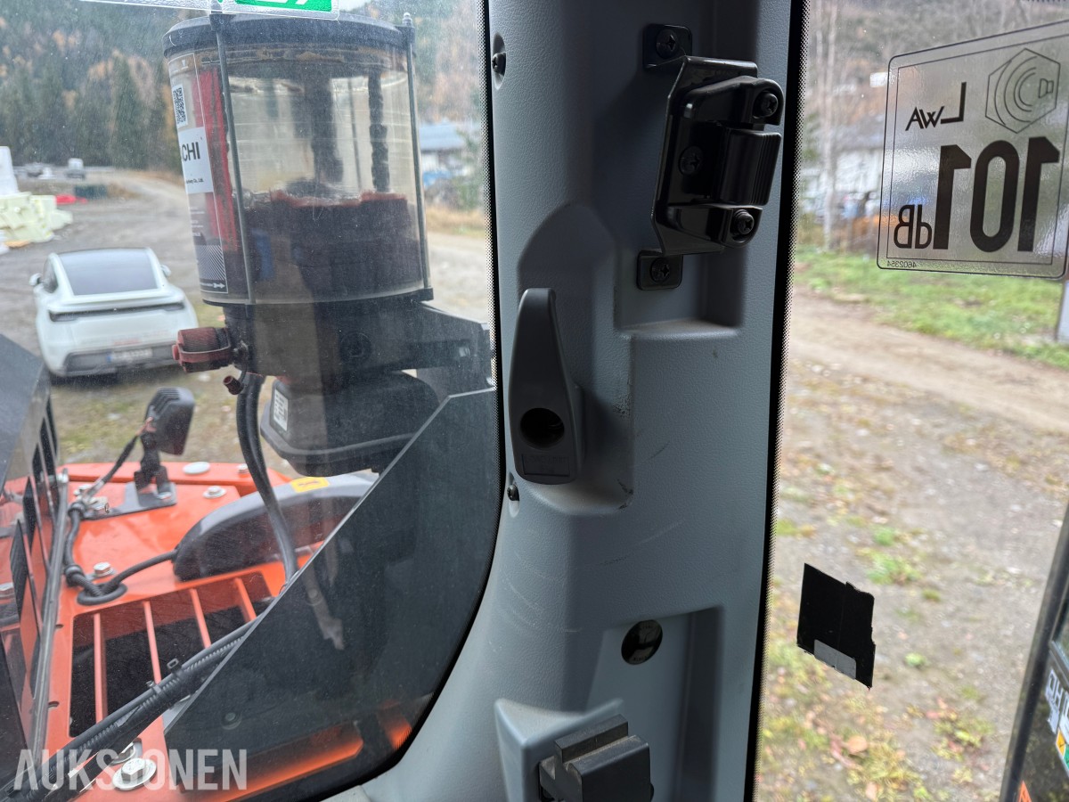 2023 Hitachi 135W Hjulmaskin m/skjær-tiltrotator og Tilhenger