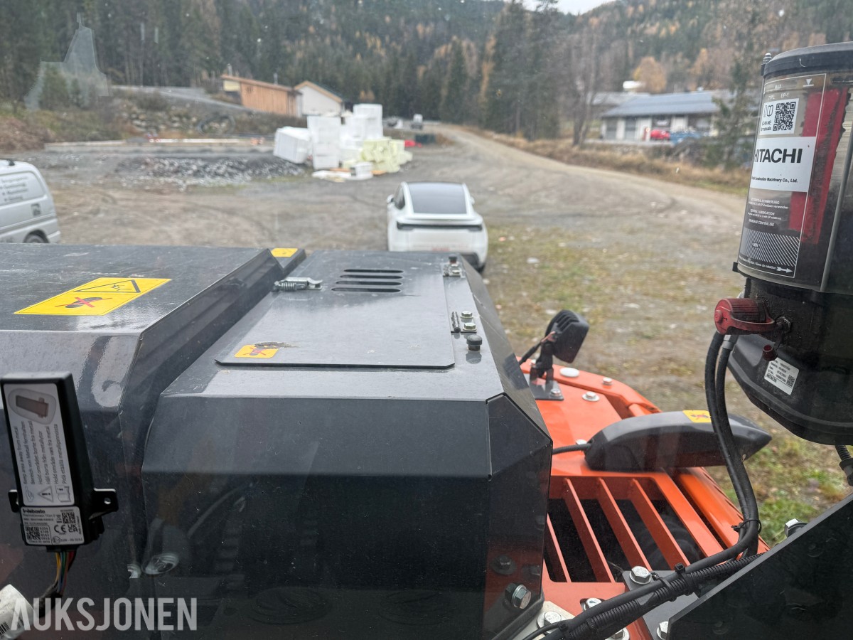2023 Hitachi 135W Hjulmaskin m/skjær-tiltrotator og Tilhenger