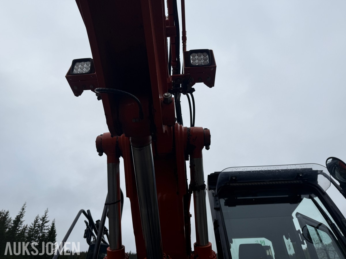 2023 Hitachi 135W Hjulmaskin m/skjær-tiltrotator og Tilhenger