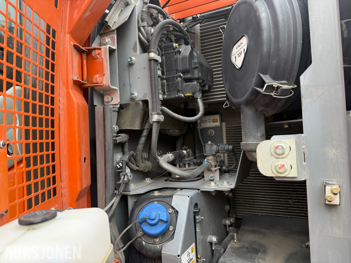 2023 Hitachi 135W Hjulmaskin m/skjær-tiltrotator og Tilhenger