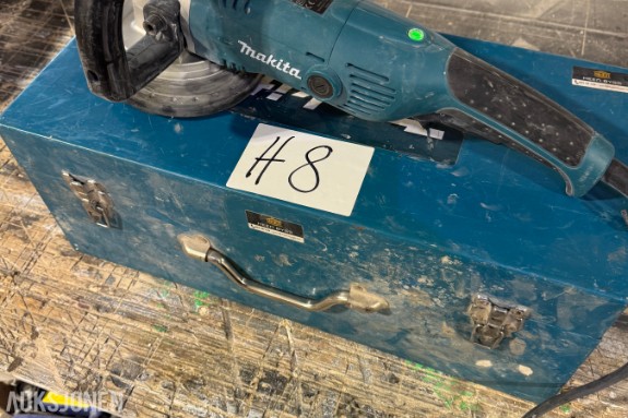 H8 MAKITA BETONGSLIPEMASKIN