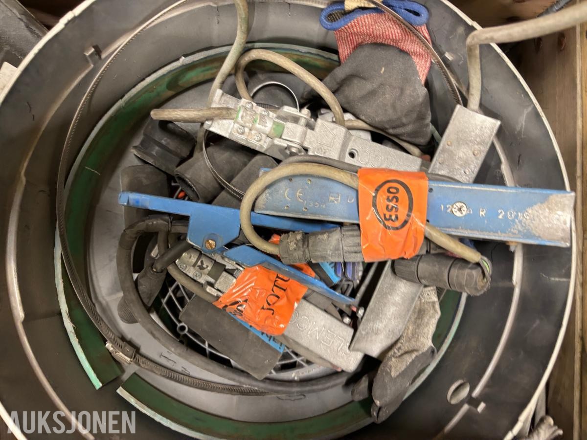 3 paller med utstyr 300bar luftslange, Jetchisel nålepikkere, luftverktøy og sveisetråd