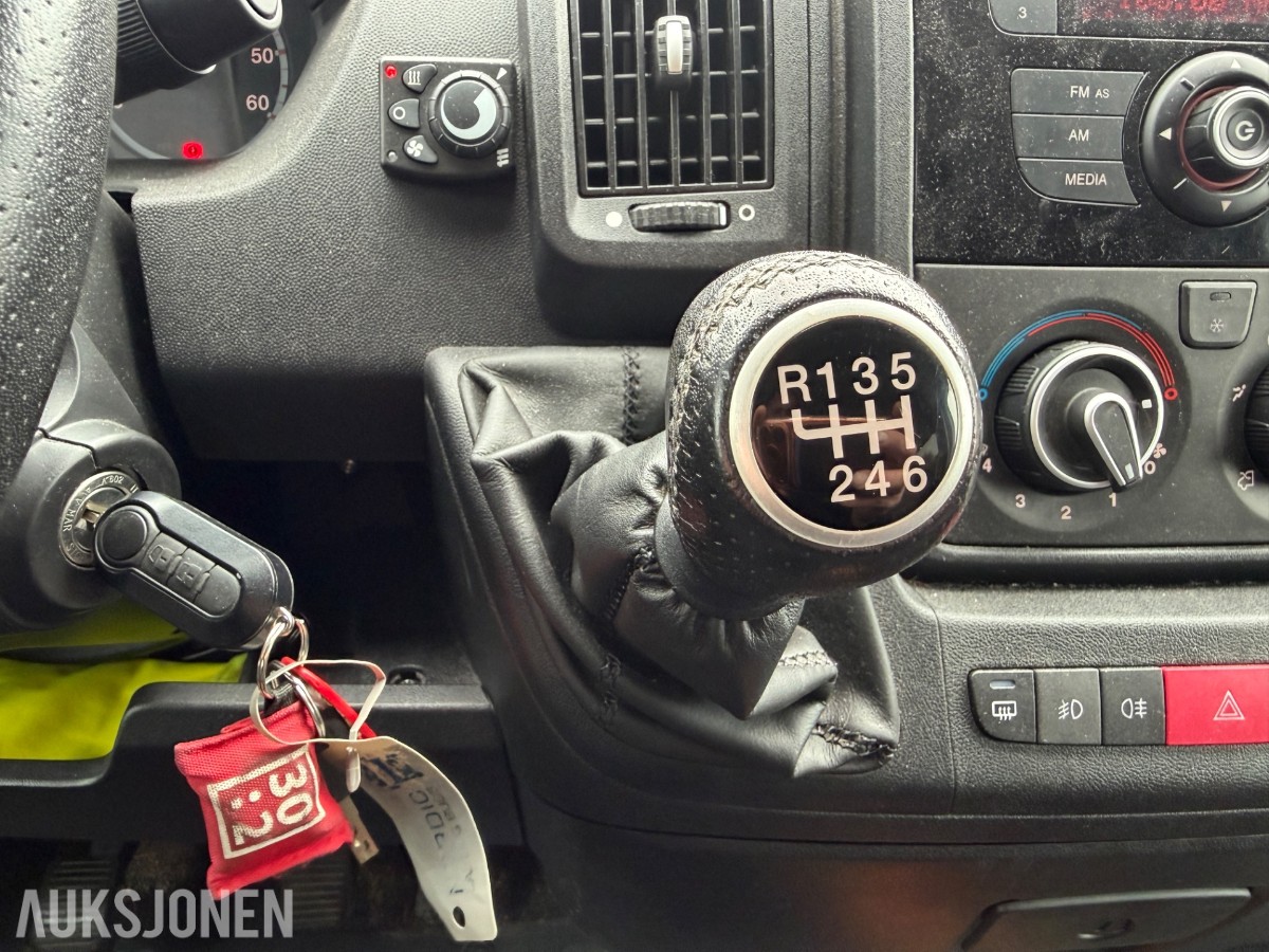 2014 Fiat Ducato 17-seters minibuss – reparasjonsobjekt