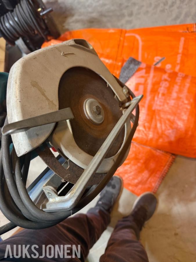 Palle med diverse verktøy – luftverktøy, avtrekkere, momentnøkler m.m. Selges samleT