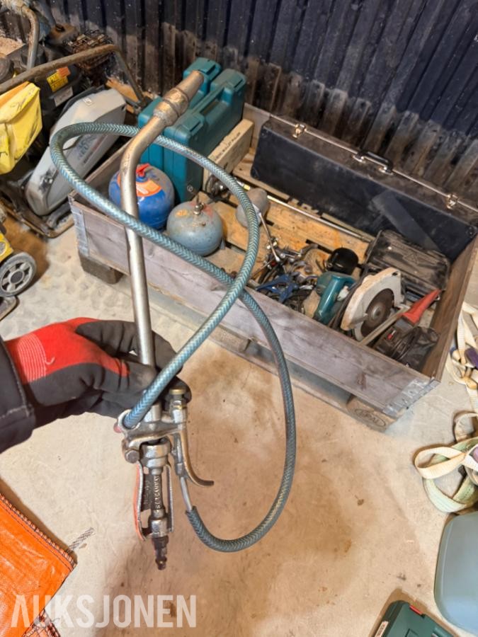 Palle med diverse verktøy – luftverktøy, avtrekkere, momentnøkler m.m. Selges samleT