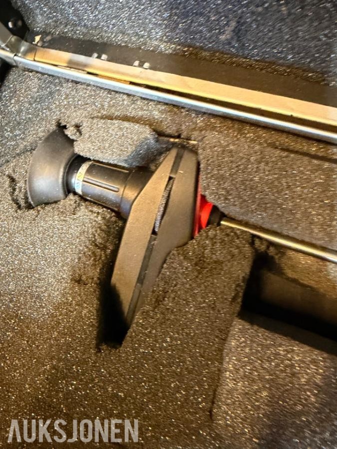 Palle med diverse verktøy – luftverktøy, avtrekkere, momentnøkler m.m. Selges samleT