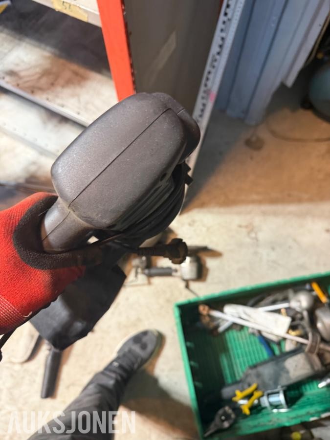 Palle med diverse verktøy – luftverktøy, avtrekkere, momentnøkler m.m. Selges samleT