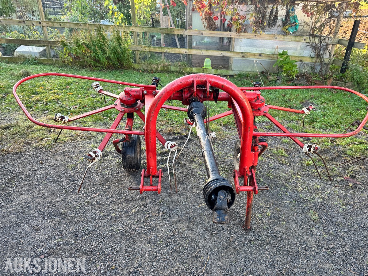 SIP SRO 2220 høyvender/river med to rotorer og PTO-aksel