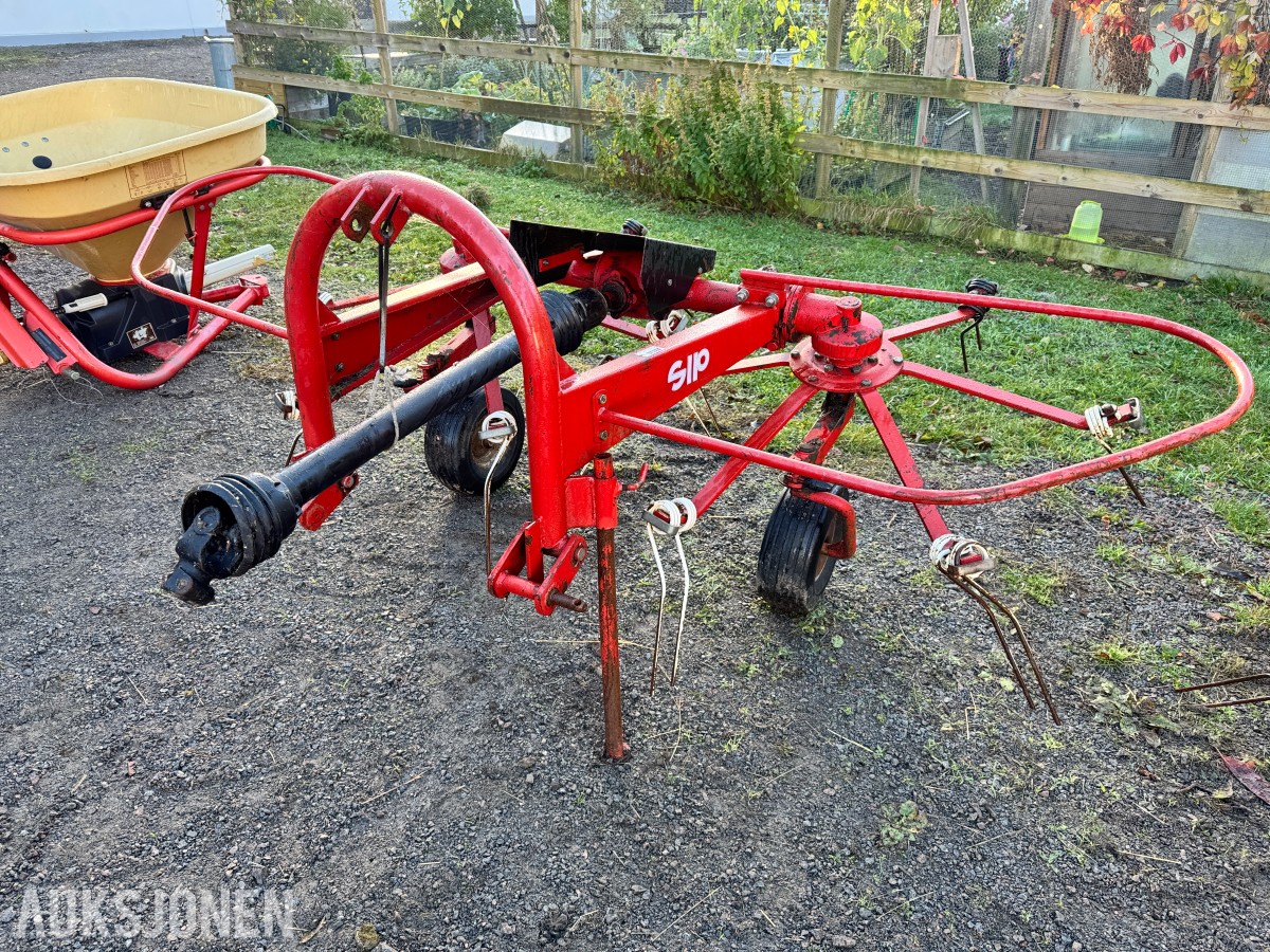 SIP SRO 2220 høyvender/river med to rotorer og PTO-aksel