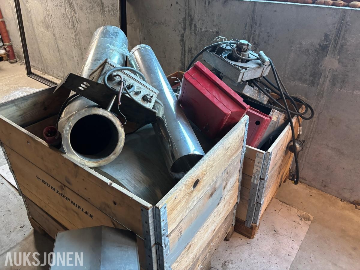 2 paller med diverse industrideler – vifter, elmotorer osv.