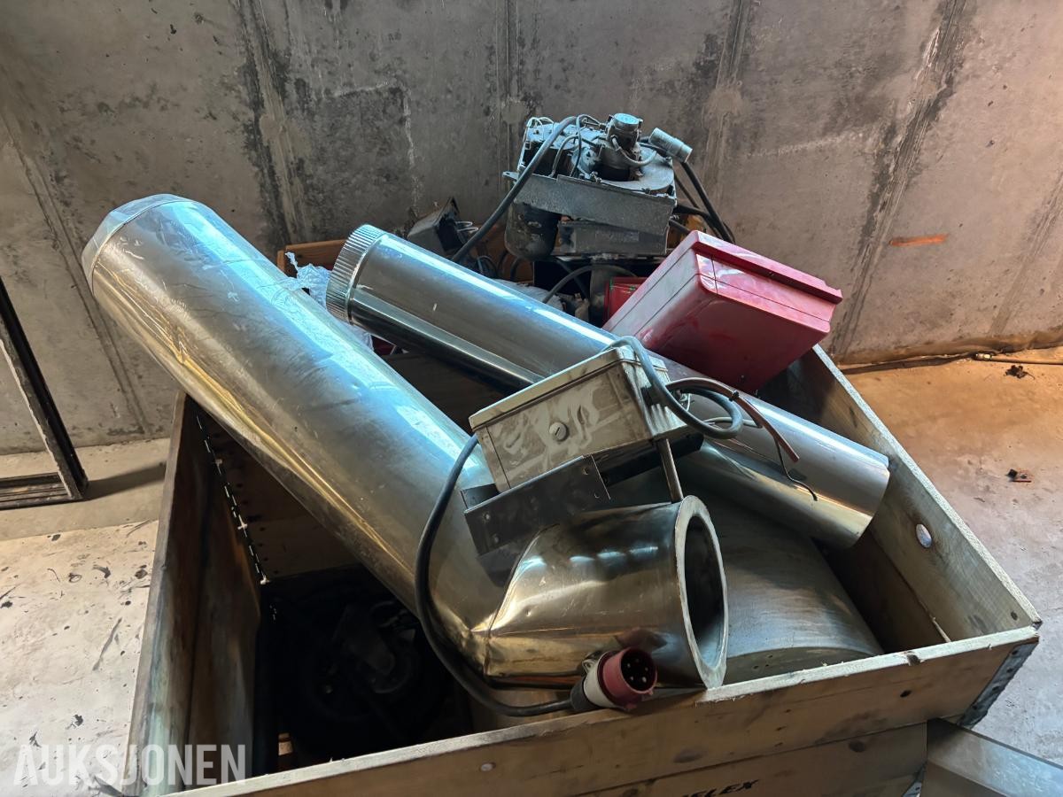 2 paller med diverse industrideler – vifter, elmotorer osv.