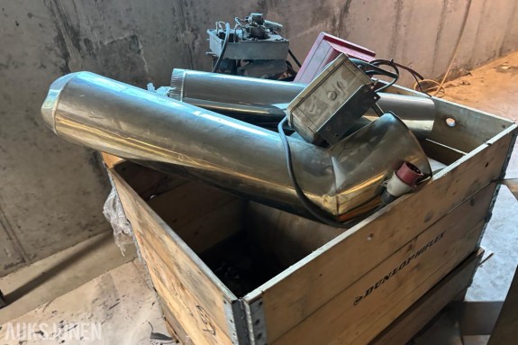 2 paller med diverse industrideler  – vifter, elmotorer osv. 