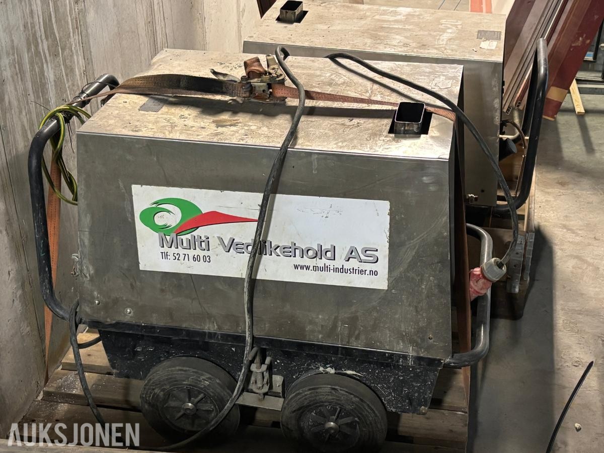 2 stk. varmtvannsvaskere / steamere,  3x400V 32A, lanse med turbodyse