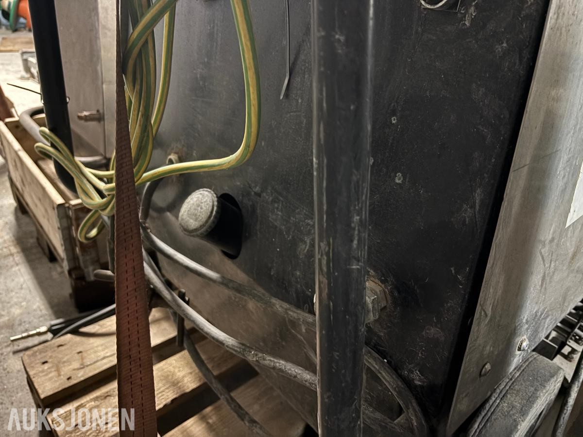 2 stk. varmtvannsvaskere / steamere,  3x400V 32A, lanse med turbodyse