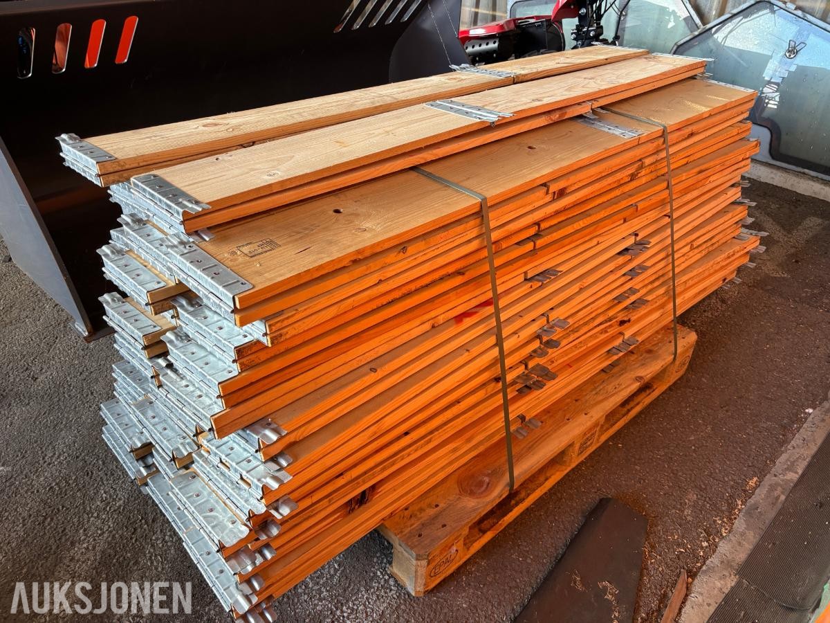 57 stk. pallekarmer i tre med metallbeslag - 1kolli