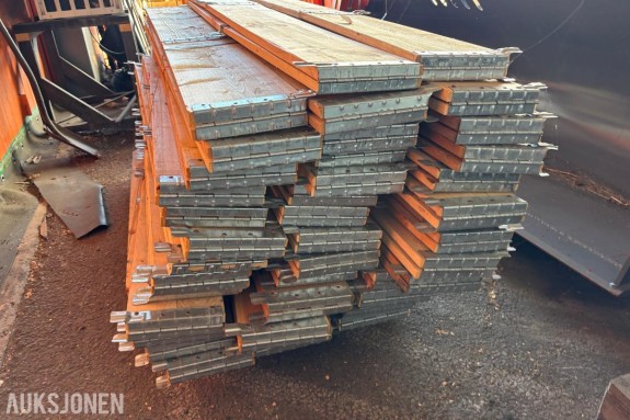 57 stk. pallekarmer i tre med metallbeslag - 1kolli 