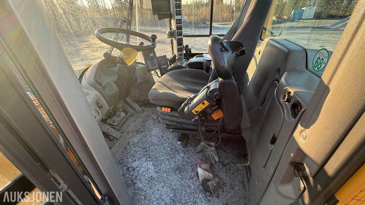 2010 Volvo 120F hjullaster 15515t m/ vekt