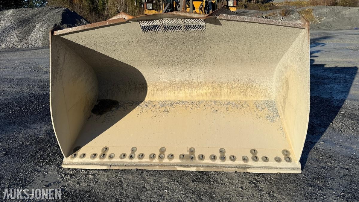 2010 Volvo 120F hjullaster 15515t m/ vekt