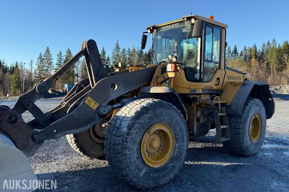 2010 Volvo 120F hjullaster 15515t m/ vekt