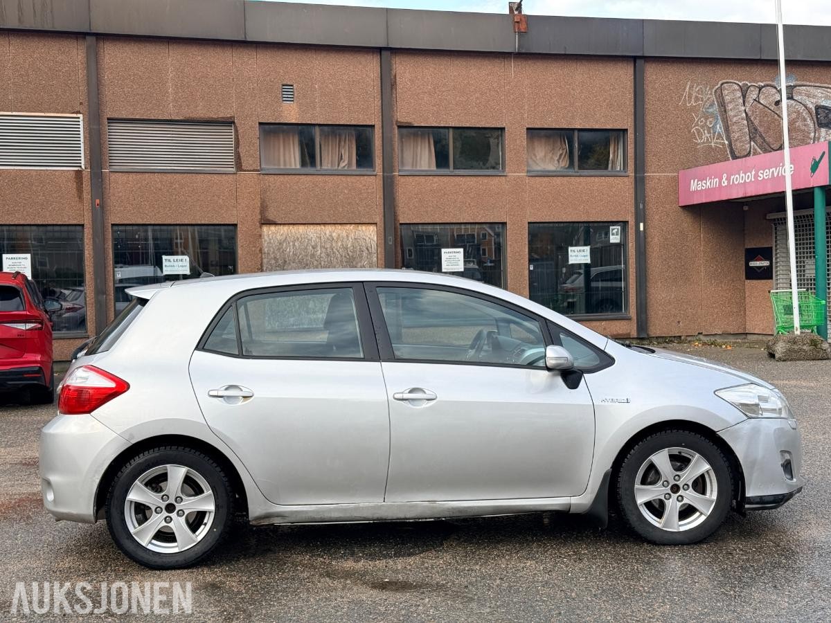 2011 Toyota Auris 1.8-99, 254317km