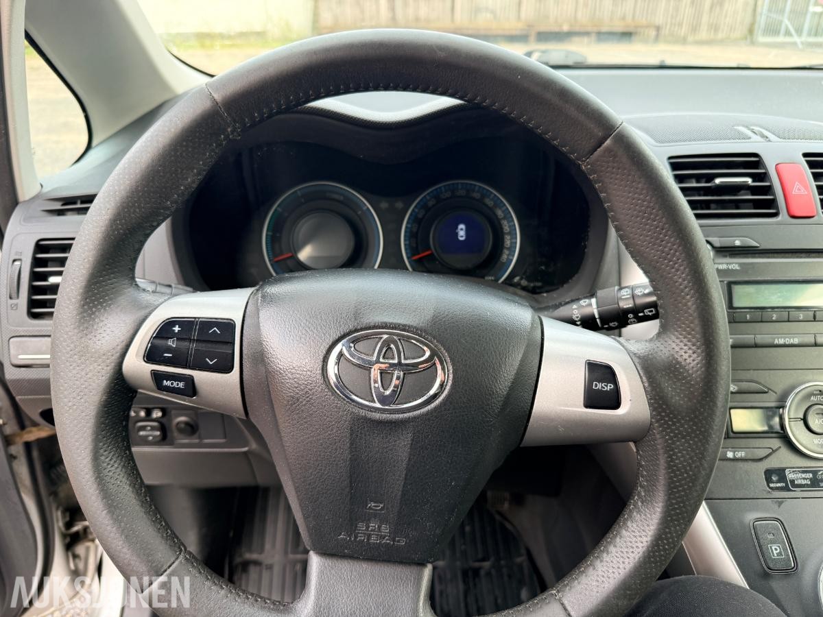 2011 Toyota Auris 1.8-99, 254317km