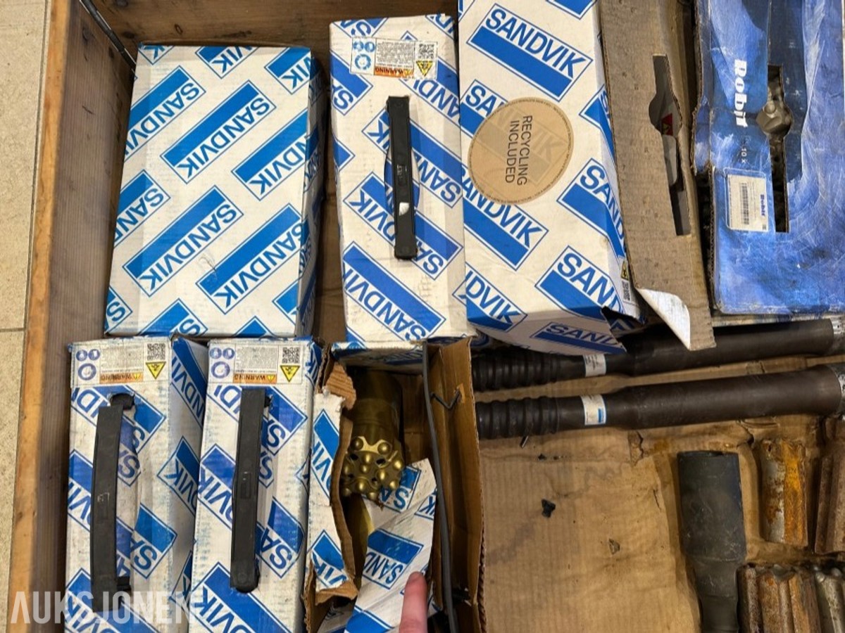Sandvik og Robit bergboringsutstyr - borekroner, koblinger og skaftadaptere