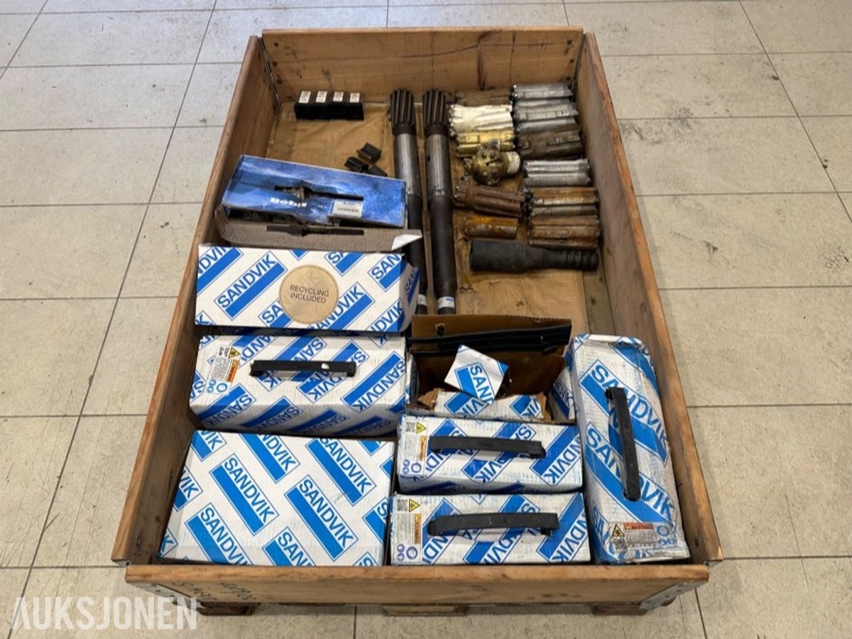 Sandvik og Robit bergboringsutstyr - borekroner, koblinger og skaftadaptere