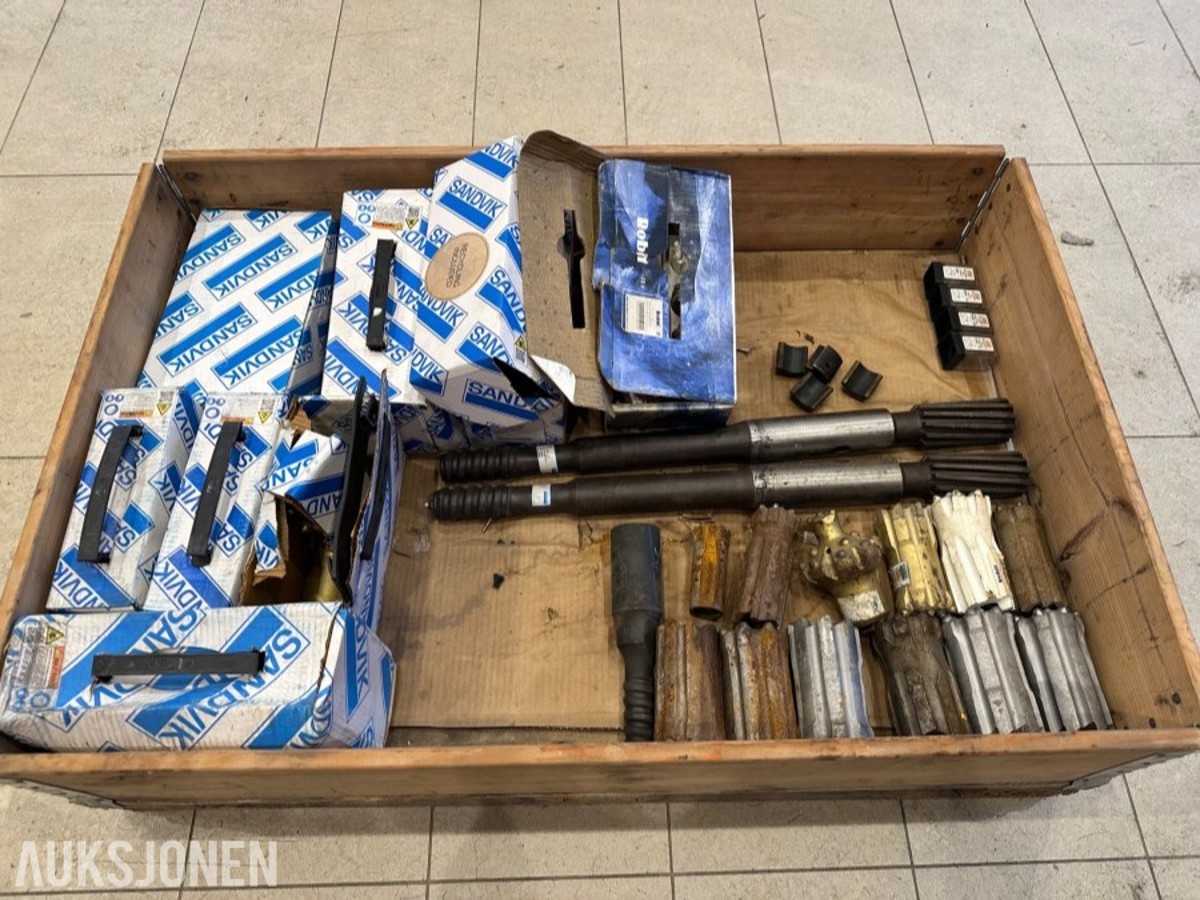 Sandvik og Robit bergboringsutstyr - borekroner, koblinger og skaftadaptere
