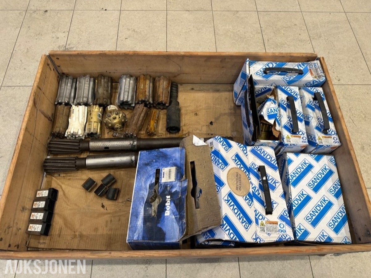 Sandvik og Robit bergboringsutstyr - borekroner, koblinger og skaftadaptere