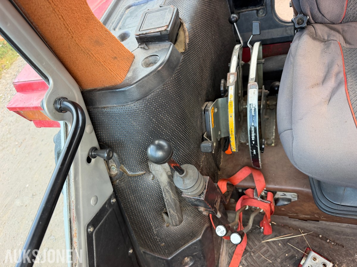1984 Massey Ferguson 690