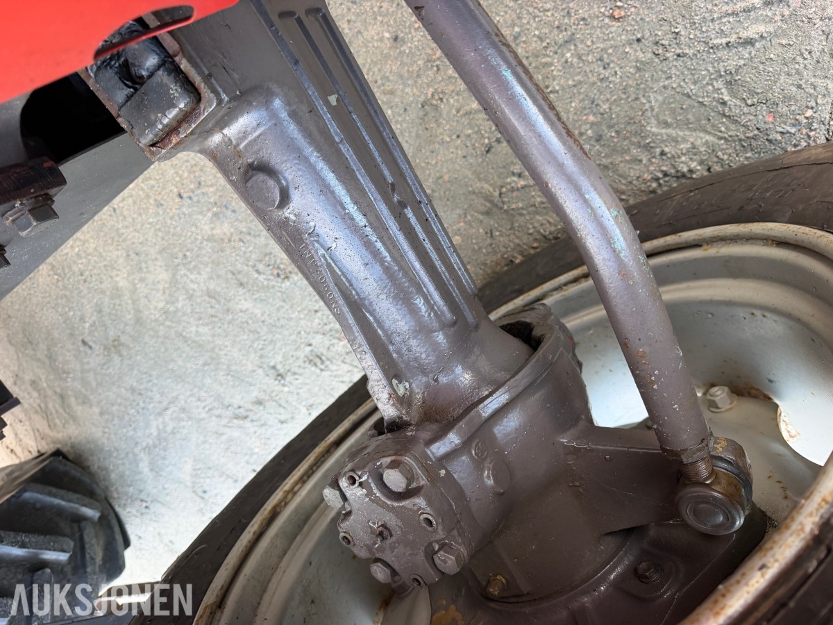 1984 Massey Ferguson 690